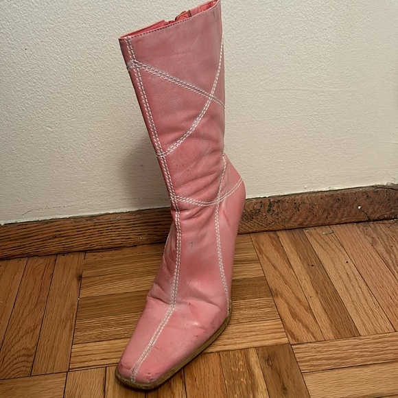 Pink leather pointy toe boot with heel. Early 2000’s aesthetic. - Picture 4 of 6